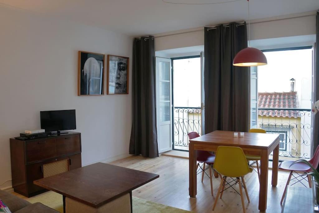 Two Bedroom Apt In Historic Location! Close To The River Лиссабон Экстерьер фото